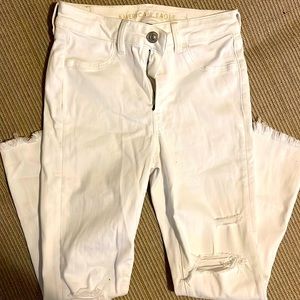 AMERICAN EAGLE MID-rise white jeans